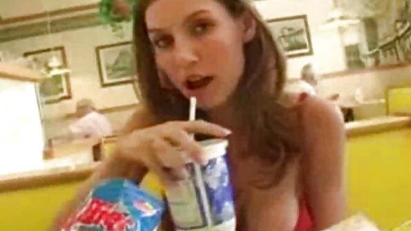 Wilde Schlampe mit rundem Po Lana Rhoades wird analysiert