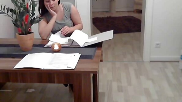 Cougar Karissa verbringt gerne Zeit für sich